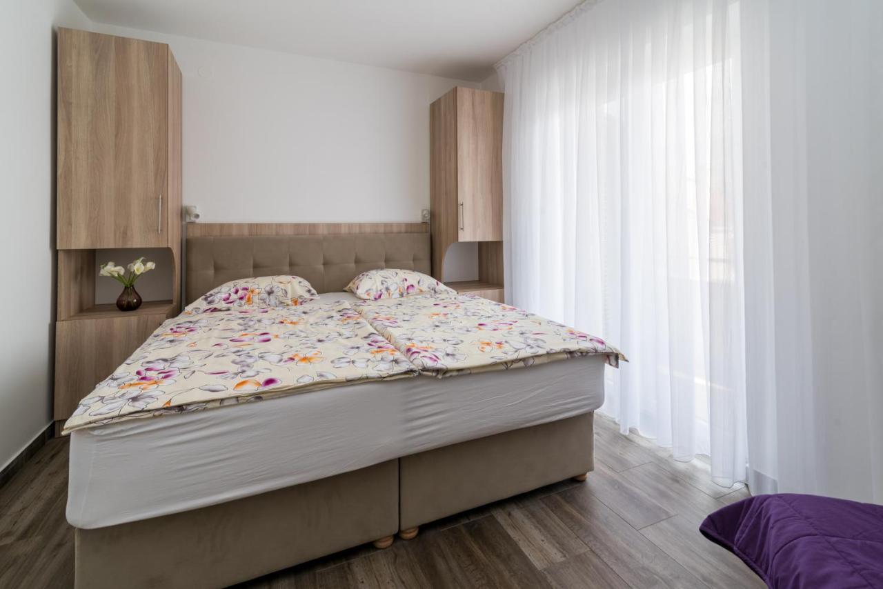 Apartments & Rooms Lavanda Malinska Exterior photo