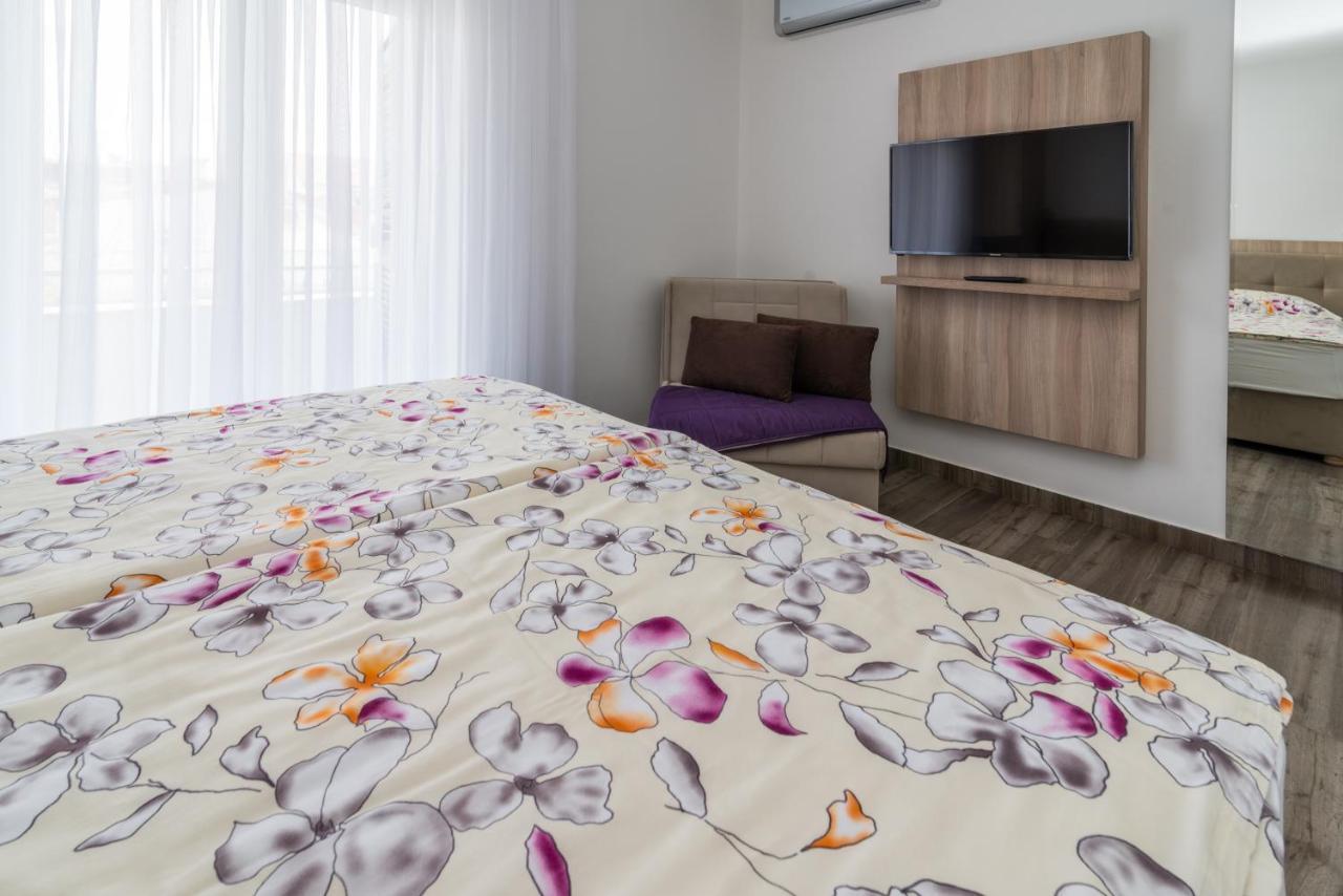 Apartments & Rooms Lavanda Malinska Exterior photo